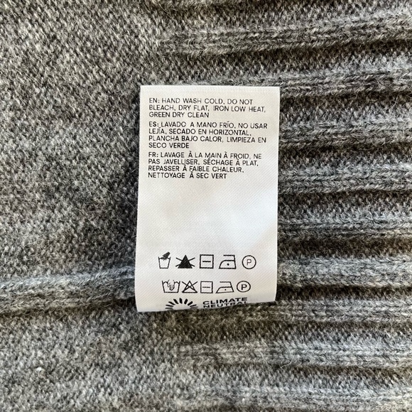 Reformation Dulce 100% Cashmere V-neck Sweater in Thunder Size S - Picture 6 of 10